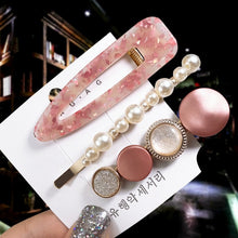 Load image into Gallery viewer, Fashionable Pearl Hair Clips
